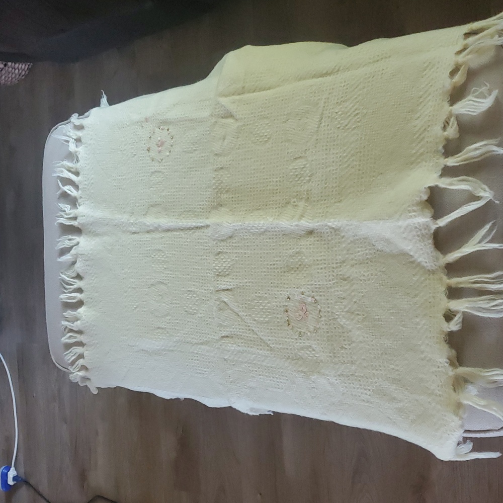 Vintage Christening Gown, Bonnets And Blankets - Picture 16 of 17